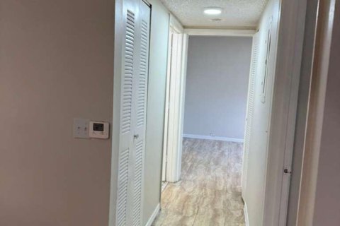 Copropriété à louer à Hollywood, Floride: 2 chambres, 82.13 m2 № 2077676 - photo 6