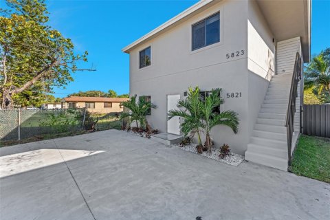 Коммерческая недвижимость в Майами, Флорида № 2004446