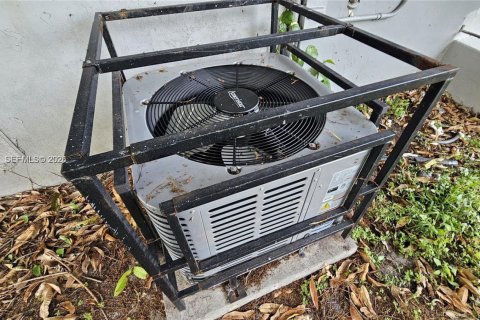 Снять в аренду виллу или дом в Форт-Лодердейл, Флорида 3 спальни, 99.03м2, № 2046277 - фото 25