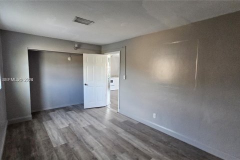 Снять в аренду виллу или дом в Форт-Лодердейл, Флорида 3 спальни, 99.03м2, № 2046277 - фото 14