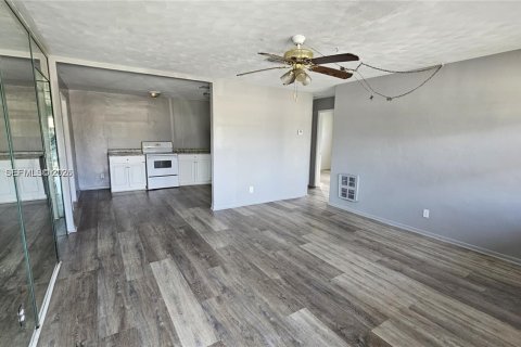 Снять в аренду виллу или дом в Форт-Лодердейл, Флорида 3 спальни, 99.03м2, № 2046277 - фото 9