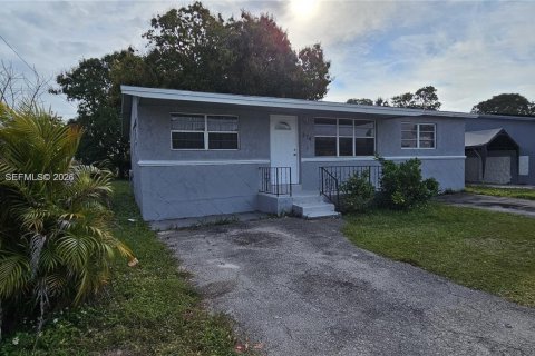 Снять в аренду виллу или дом в Форт-Лодердейл, Флорида 3 спальни, 99.03м2, № 2046277 - фото 22