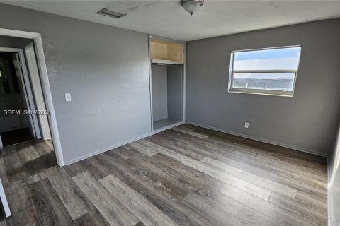 Снять в аренду виллу или дом в Форт-Лодердейл, Флорида 3 спальни, 99.03м2, № 2046277 - фото 18