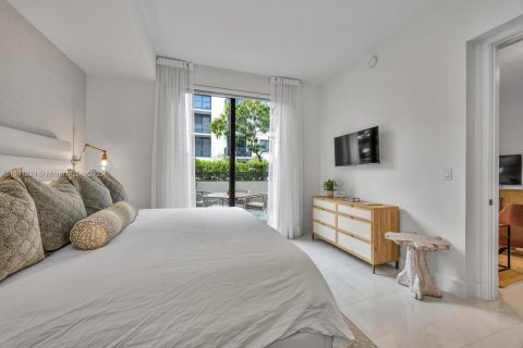 Condo in Coral Gables, Florida, 2 bedrooms  № 1944141 - photo 17