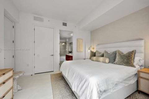 Condo in Coral Gables, Florida, 2 bedrooms  № 1944141 - photo 16