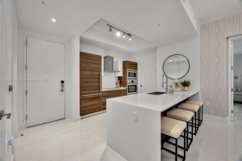 Condo in Coral Gables, Florida, 2 bedrooms  № 1944141 - photo 9