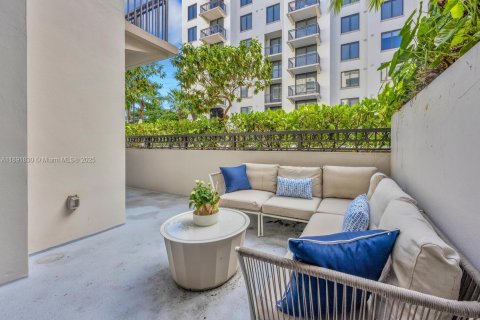 Condo in Coral Gables, Florida, 2 bedrooms  № 1944141 - photo 23