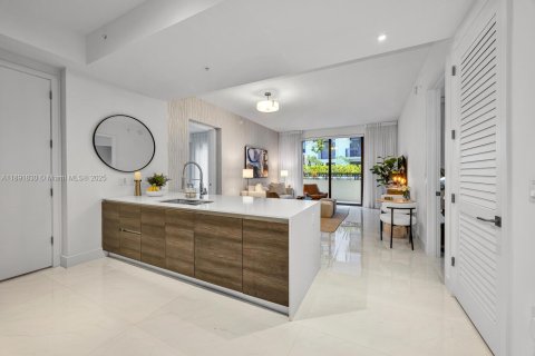 Condo in Coral Gables, Florida, 2 bedrooms  № 1944141 - photo 5
