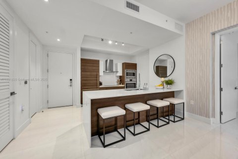 Condo in Coral Gables, Florida, 2 bedrooms  № 1944141 - photo 10