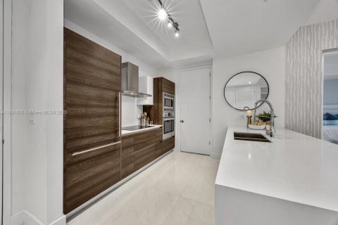 Condo in Coral Gables, Florida, 2 bedrooms  № 1944141 - photo 6