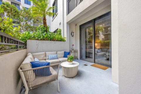 Condo in Coral Gables, Florida, 2 bedrooms  № 1944141 - photo 22
