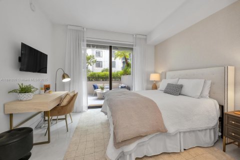 Condo in Coral Gables, Florida, 2 bedrooms  № 1944141 - photo 13