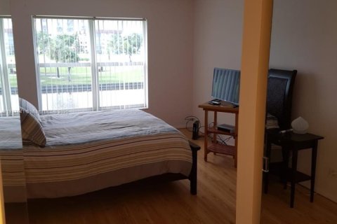 Condo in Lauderhill, Florida, 1 bedroom  № 1772671 - photo 12