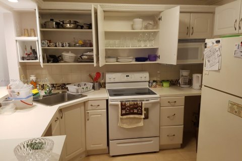 Condo in Lauderhill, Florida, 1 bedroom  № 1772671 - photo 3