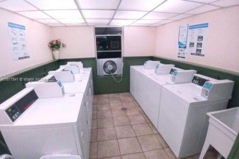 Condo in Lauderhill, Florida, 1 bedroom  № 1772671 - photo 23
