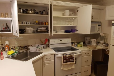 Condo in Lauderhill, Florida, 1 bedroom  № 1772671 - photo 4
