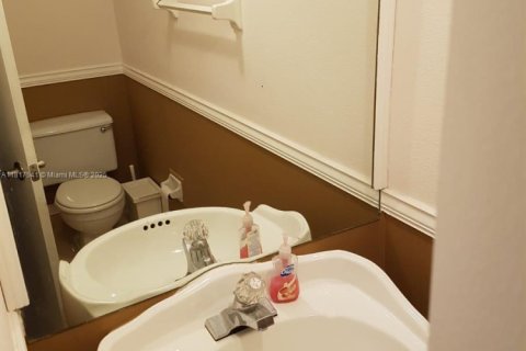 Condo in Lauderhill, Florida, 1 bedroom  № 1772671 - photo 16