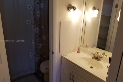 Condo in Lauderhill, Florida, 1 bedroom  № 1772671 - photo 15