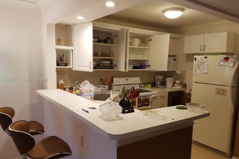 Condo in Lauderhill, Florida, 1 bedroom  № 1772671 - photo 2