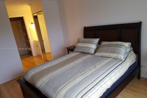 Condo in Lauderhill, Florida, 1 bedroom  № 1772671 - photo 11