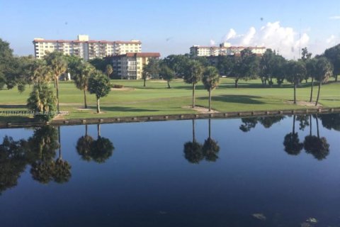Condo in Lauderhill, Florida, 1 bedroom  № 1772671 - photo 1