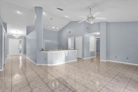 Villa ou maison à louer à Orlando, Floride: 4 chambres, 177.44 m2 № 2413547 - photo 5