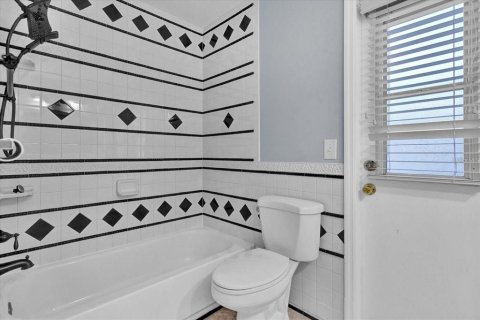 Villa ou maison à louer à Orlando, Floride: 4 chambres, 177.44 m2 № 2413547 - photo 18