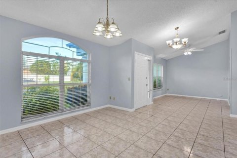 Villa ou maison à louer à Orlando, Floride: 4 chambres, 177.44 m2 № 2413547 - photo 4
