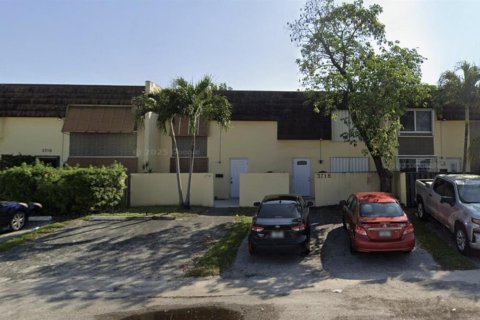 Townhouse in Davie, Florida 3 bedrooms, 119.84 sq.m. № 2175619