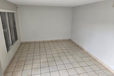 Townhouse in Davie, Florida 3 bedrooms, 119.84 sq.m. № 2175619 - photo 9