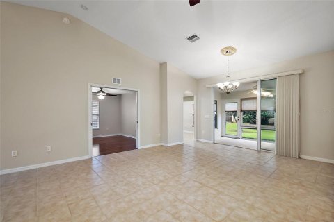 Casa en venta en Oxford, Florida, 3 dormitorios, 147.9 m2 № 1801323 - foto 12