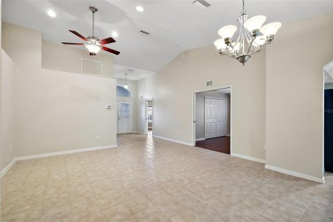 Casa en venta en Oxford, Florida, 3 dormitorios, 147.9 m2 № 1801323 - foto 13