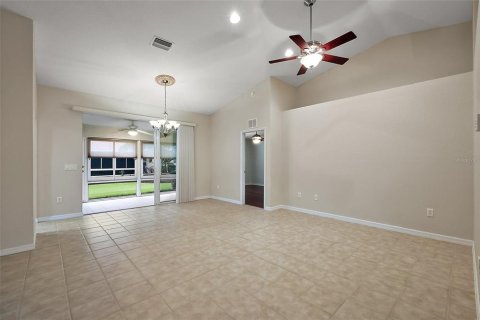 Casa en venta en Oxford, Florida, 3 dormitorios, 147.9 m2 № 1801323 - foto 9