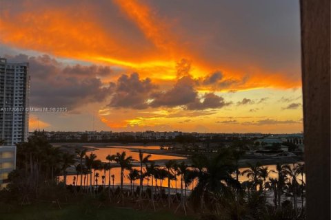 Condominio en venta en Hallandale Beach, Florida, 1 dormitorio, 78.97 m2 № 1979901 - foto 24