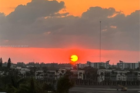 Condominio en venta en Hallandale Beach, Florida, 1 dormitorio, 78.97 m2 № 1979901 - foto 26