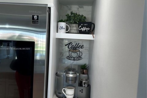 Condominio en venta en Hallandale Beach, Florida, 1 dormitorio, 78.97 m2 № 1979901 - foto 9