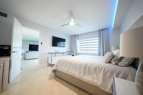Condominio en venta en Hallandale Beach, Florida, 1 dormitorio, 78.97 m2 № 1979901 - foto 13