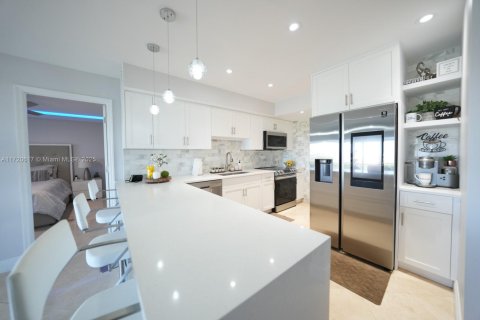 Condominio en venta en Hallandale Beach, Florida, 1 dormitorio, 78.97 m2 № 1979901 - foto 1