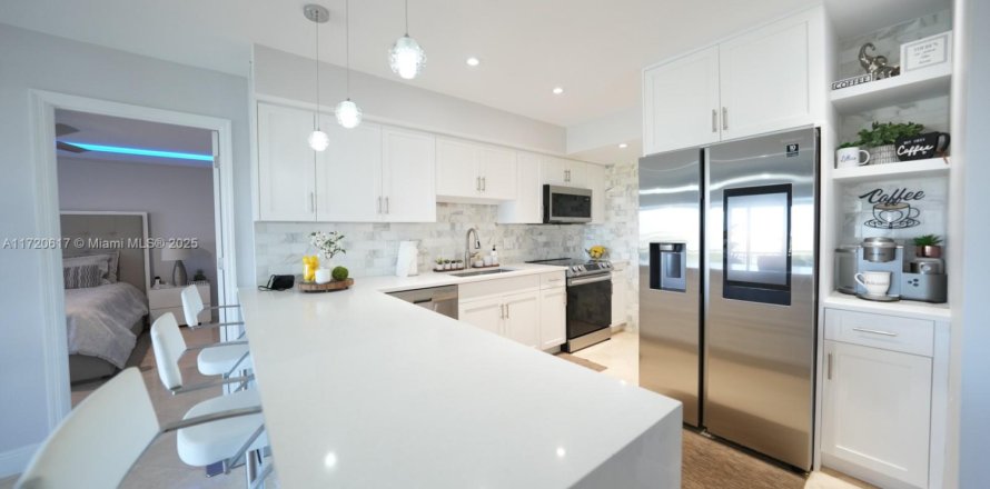 Condominio en Hallandale Beach, Florida, 1 dormitorio № 1979901