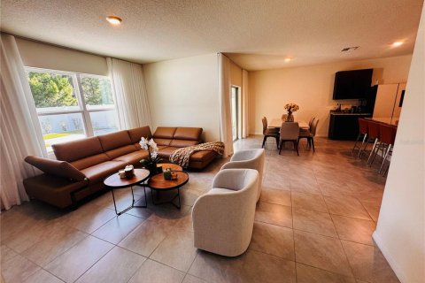 House in Saint Cloud, Florida 4 bedrooms, 170.01 sq.m. № 1866503 - photo 10