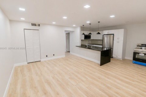 Condo à Palm Springs, Floride, 2 chambres  № 2394694