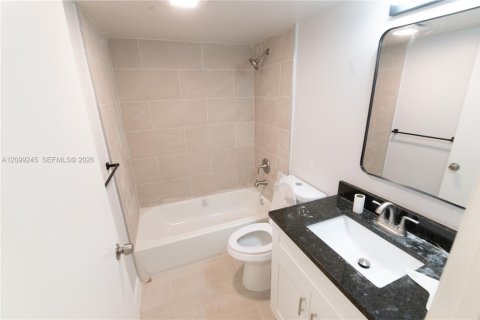 Copropriété à louer à Palm Springs, Floride: 2 chambres, 81.75 m2 № 2394694 - photo 6