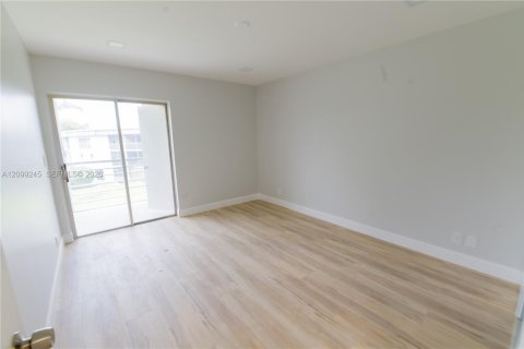 Copropriété à louer à Palm Springs, Floride: 2 chambres, 81.75 m2 № 2394694 - photo 5