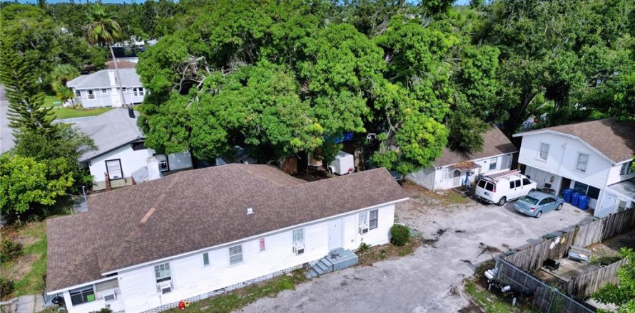Commercial property in Bradenton, Florida 8 bedrooms, 321.07 sq.m. № 2134199