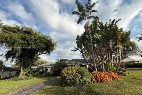 Villa ou maison à vendre à Palmetto Bay, Floride: 4 chambres, 221.01 m2 № 1988805 - photo 3