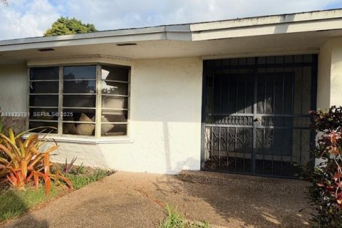 Villa ou maison à vendre à Palmetto Bay, Floride: 4 chambres, 221.01 m2 № 1988805 - photo 12