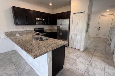 Купить таунхаус в Хомстед, Флорида 3 спальни, 130.34м2, № 1948168 - фото 9