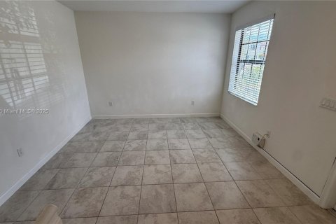 Купить таунхаус в Хомстед, Флорида 3 спальни, 130.34м2, № 1948168 - фото 4