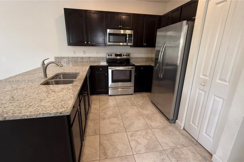 Купить таунхаус в Хомстед, Флорида 3 спальни, 130.34м2, № 1948168 - фото 7