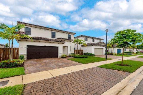 House in Homestead, Florida 5 bedrooms, 245.26 sq.m. № 2391866